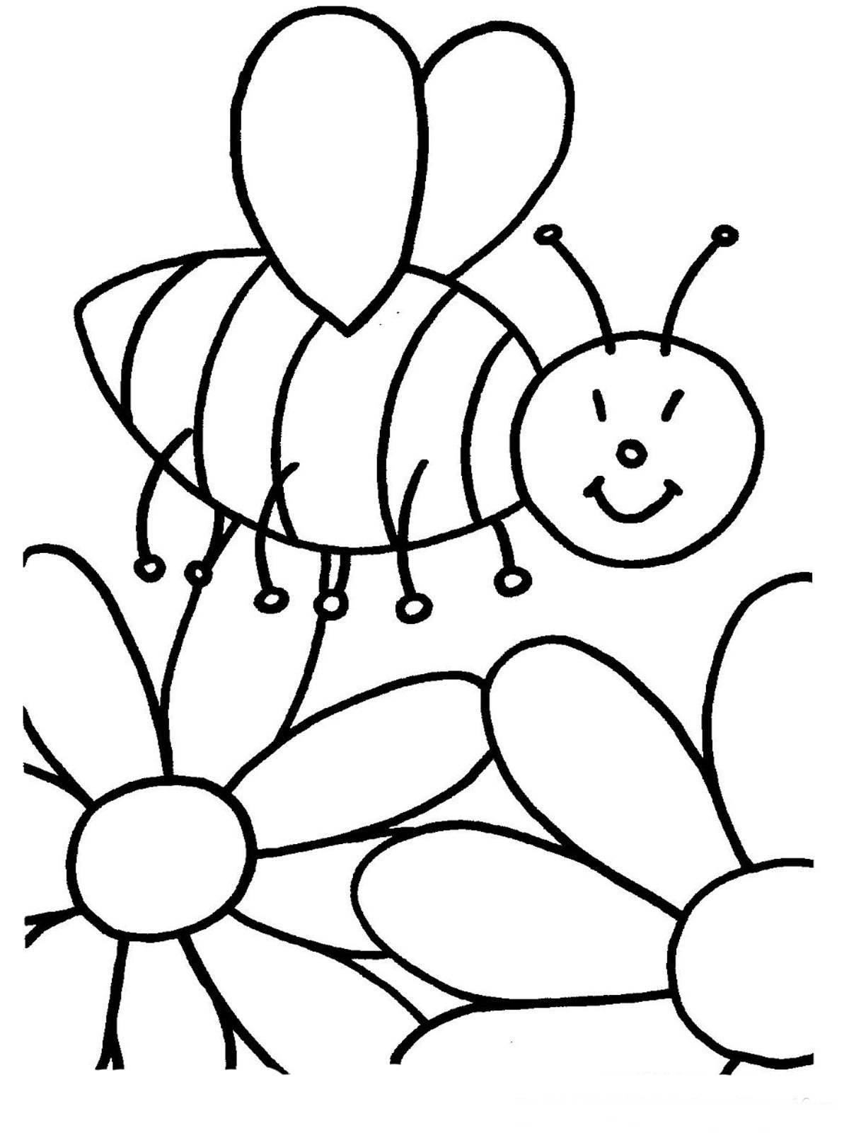 Abeille butinant des fleurs sous un ciel clair