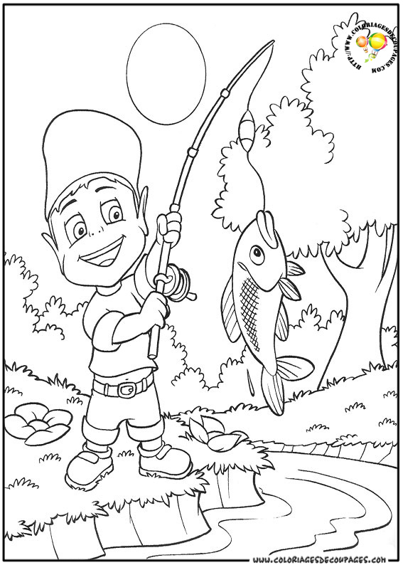Adibou en pleine activité d'exploration dans la nature