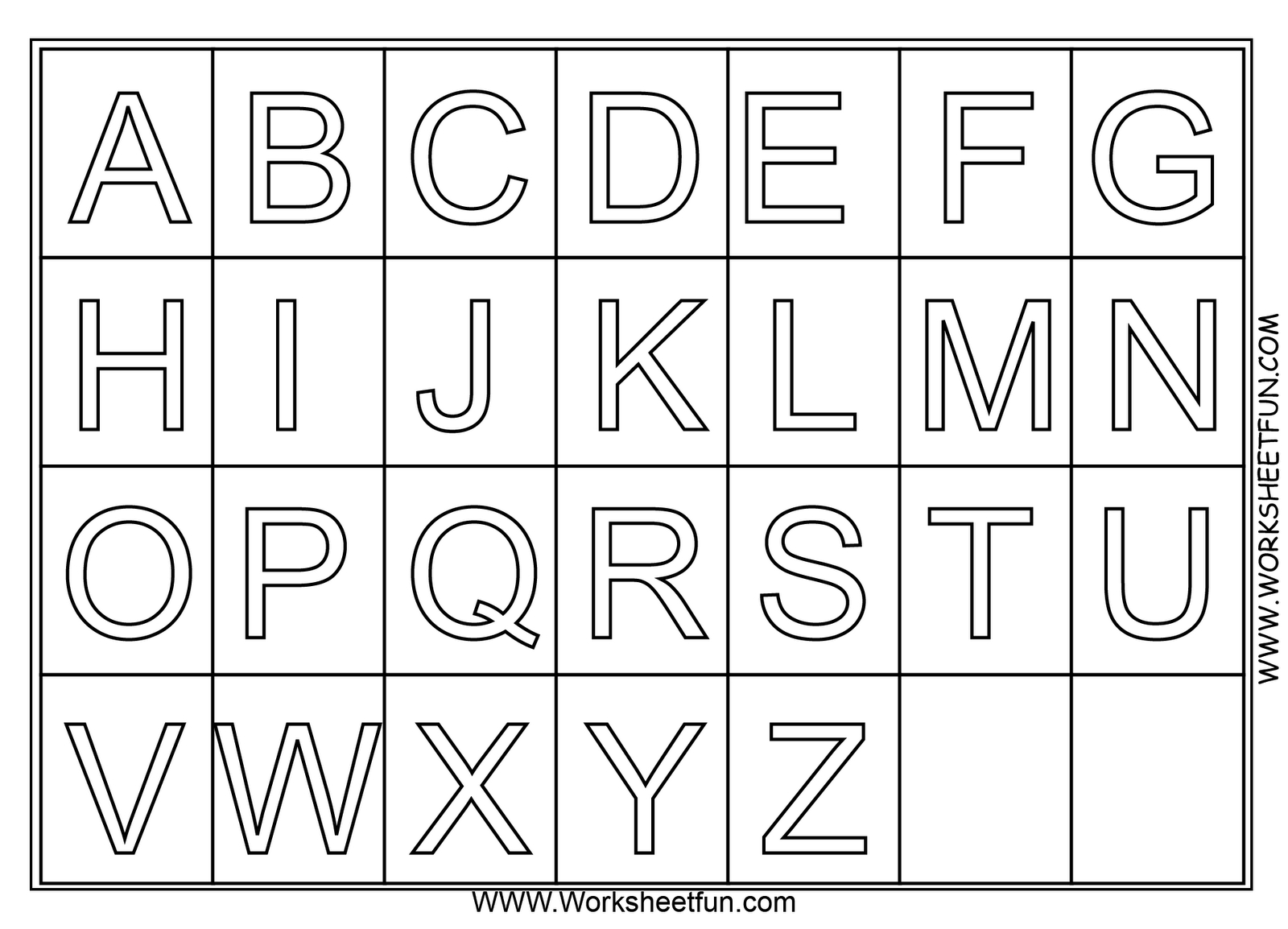Coloriage de l'alphabet avec des lettres décorées et des éléments ludiques