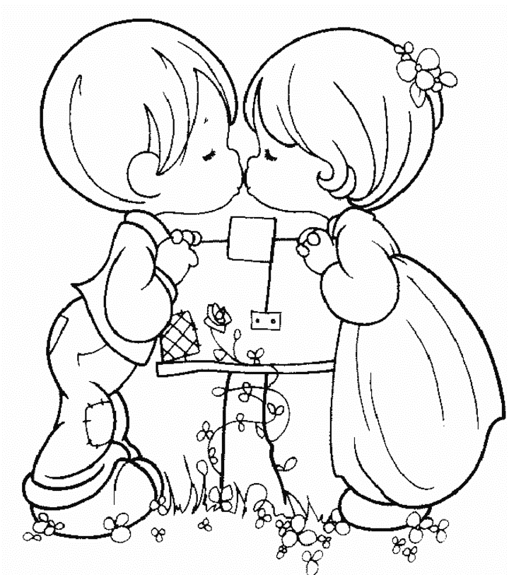 Un couple amoureux dans un jardin fleuri
