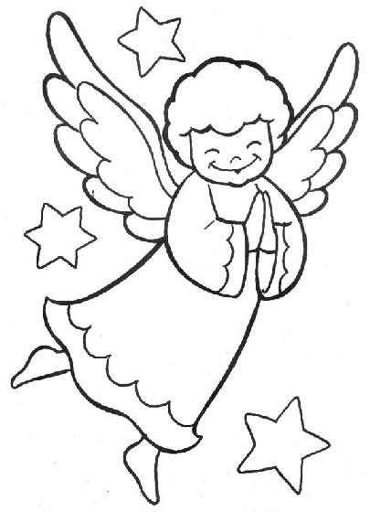 Un ange contemplatif flottant parmi des nuages doux