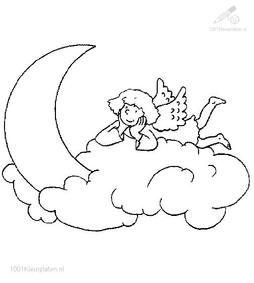Un ange souriant entouré de nuages doux