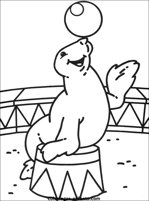 Un éléphant jongleur dans un cirque coloré