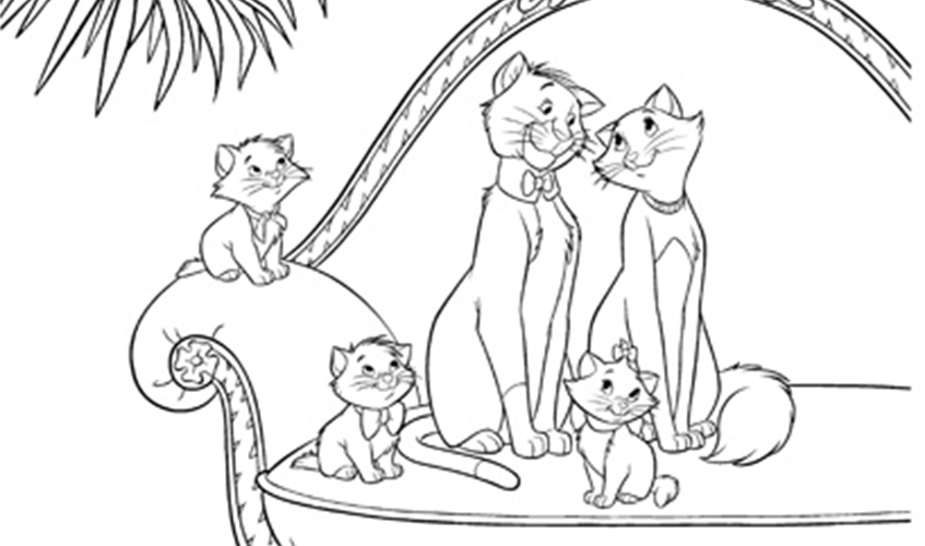 Les Aristochats : une scène de tendresse et de jeu dans un décor parisien