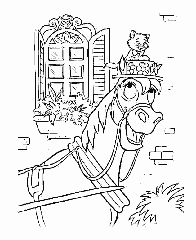 Les Aristochats se reposent dans un jardin ensoleillé