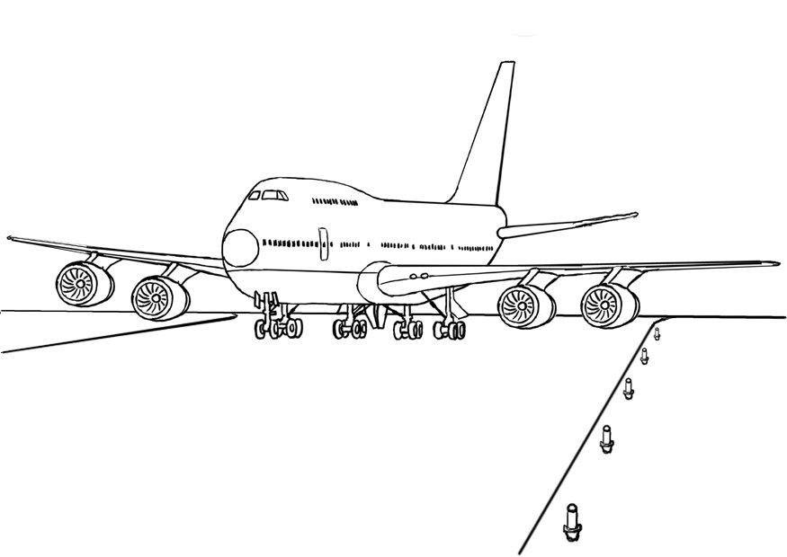 Avion en vol à travers un ciel nuageux