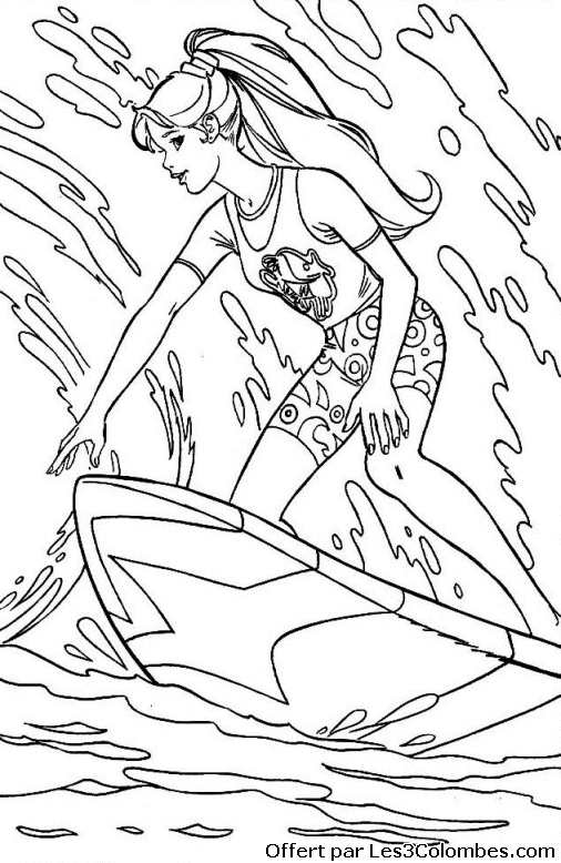 Barbie en pleine séance de coloriage dans un cadre joyeux
