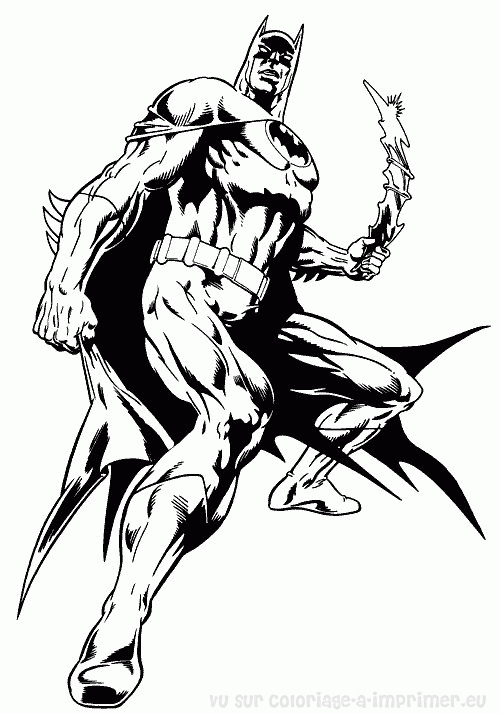 Batman en pleine action sur un fond urbain
