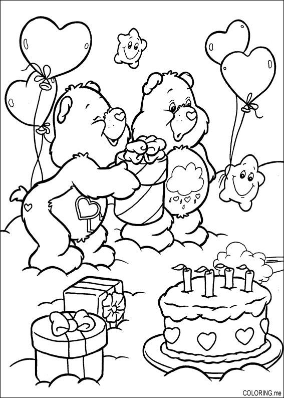 Un bisounours calinours entouré de nuages et de fleurs