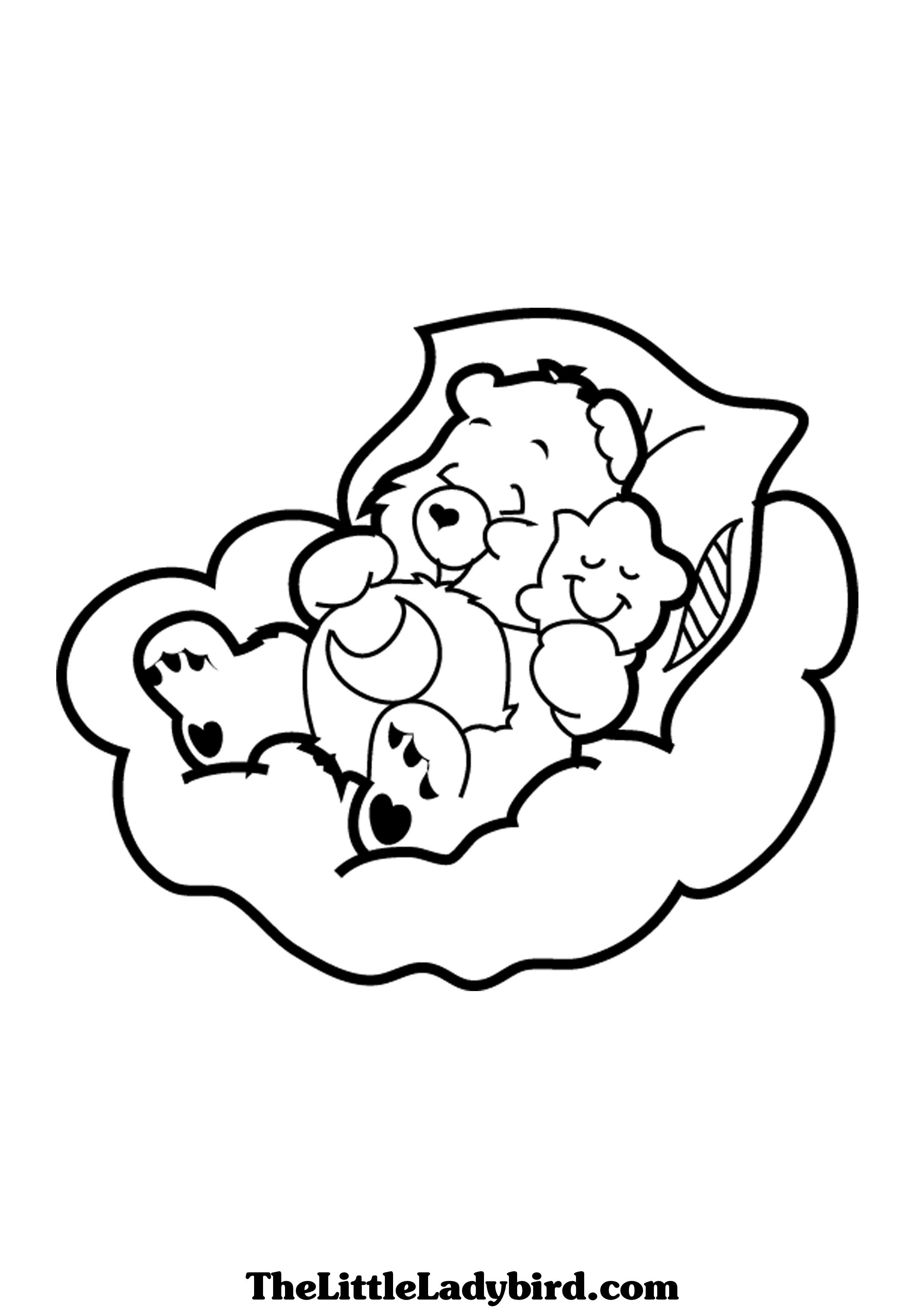 Un bisounours câlinours entouré de nuages et d'étoiles