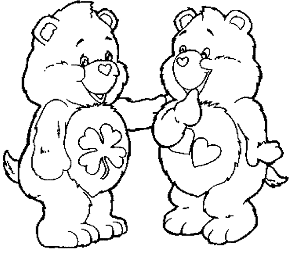 Un bisounours calinours sur un fond de nuages moelleux