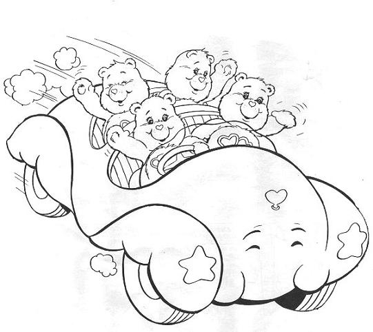 Un bisounours câlinours en pleine activité joyeuse dans la nature