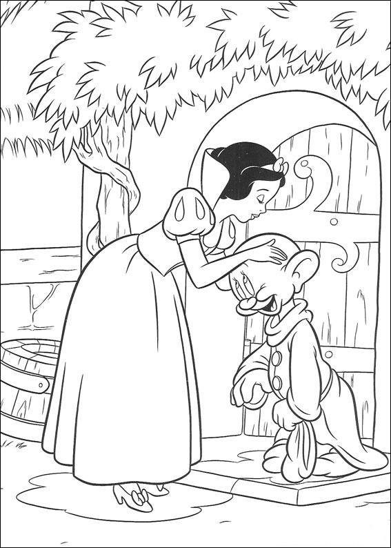 Blanche-Neige et les Sept Nains dans une forêt enjouée
