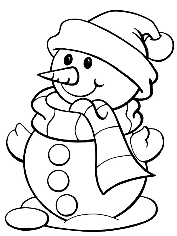 Un bonhomme de neige souriant dans un paysage hivernal
