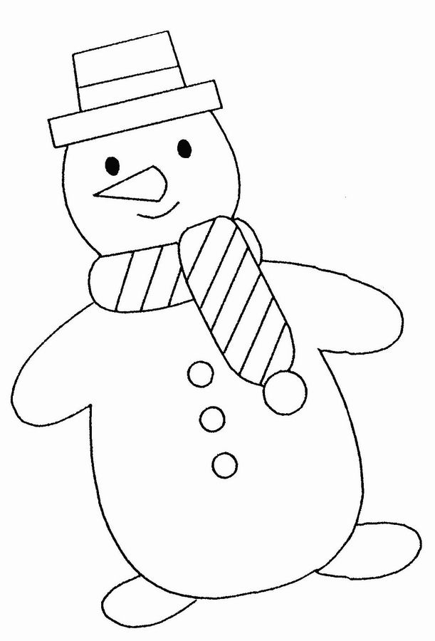 Un bonhomme de neige joyeux dans un paysage hivernal