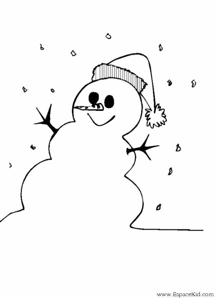 Un bonhomme de neige souriant dans un paysage hivernal