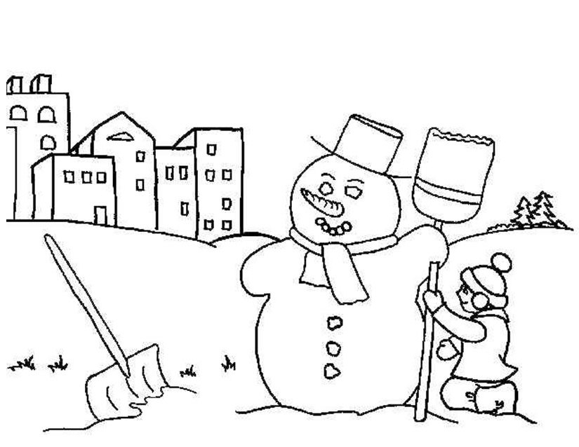 Un bonhomme de neige joyeux dans un paysage hivernal