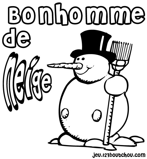 Bonhomme de neige souriant dans un paysage hivernal