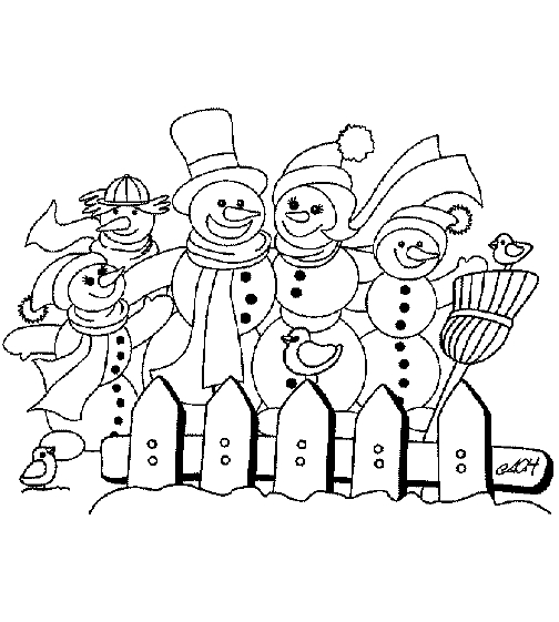 Un bonhomme de neige souriant dans un paysage hivernal