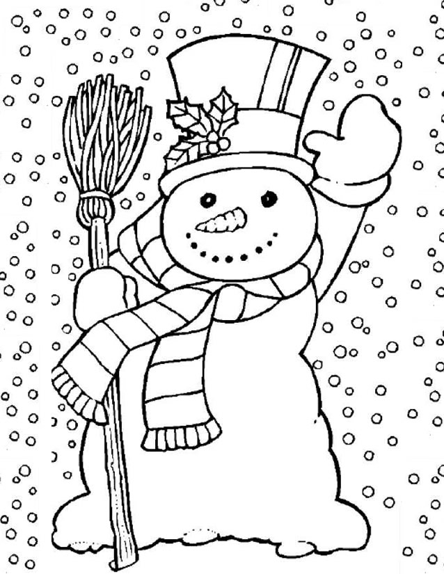 Bonhomme de neige souriant avec accessoires en hiver