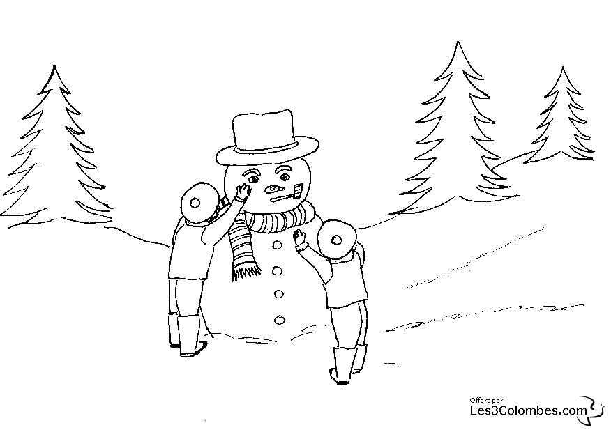 Un bonhomme de neige souriant au milieu d'un paysage hivernal