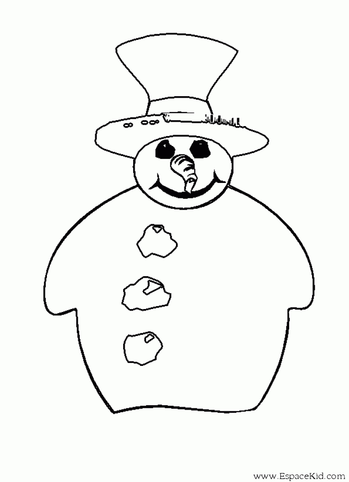 Un bonhomme de neige souriant dans un paysage hivernal