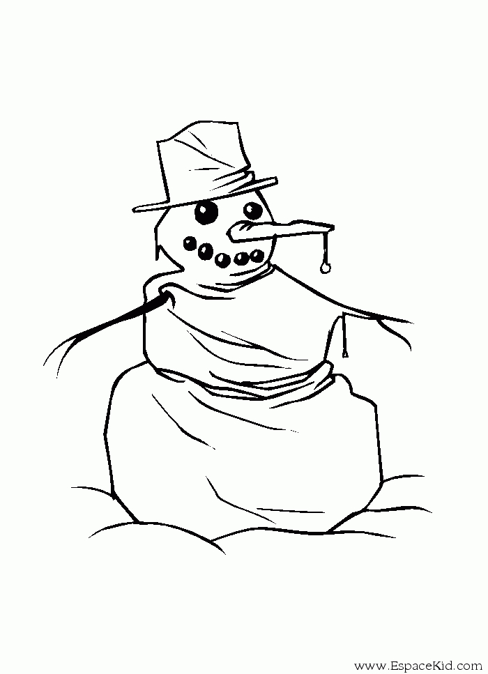 Un bonhomme de neige joyeux dans un paysage hivernal