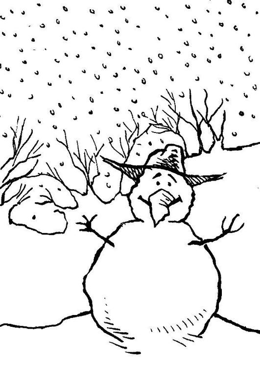 Bonhomme de neige joyeux avec accessoires festifs dans un paysage hivernal