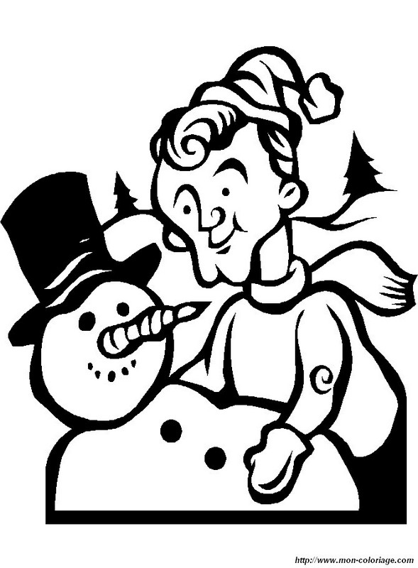 Un bonhomme de neige joyeux sous un ciel d'hiver