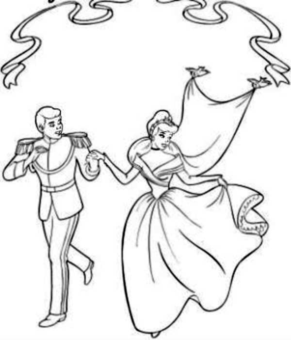 Cendrillon en train de danser au bal royal dans sa robe élégante