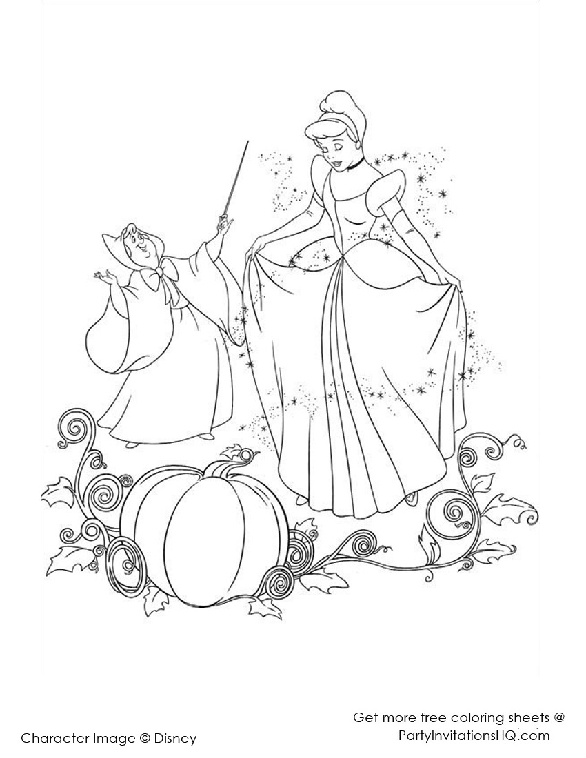 Cendrillon dans sa belle robe au bal, entourée de son univers féerique