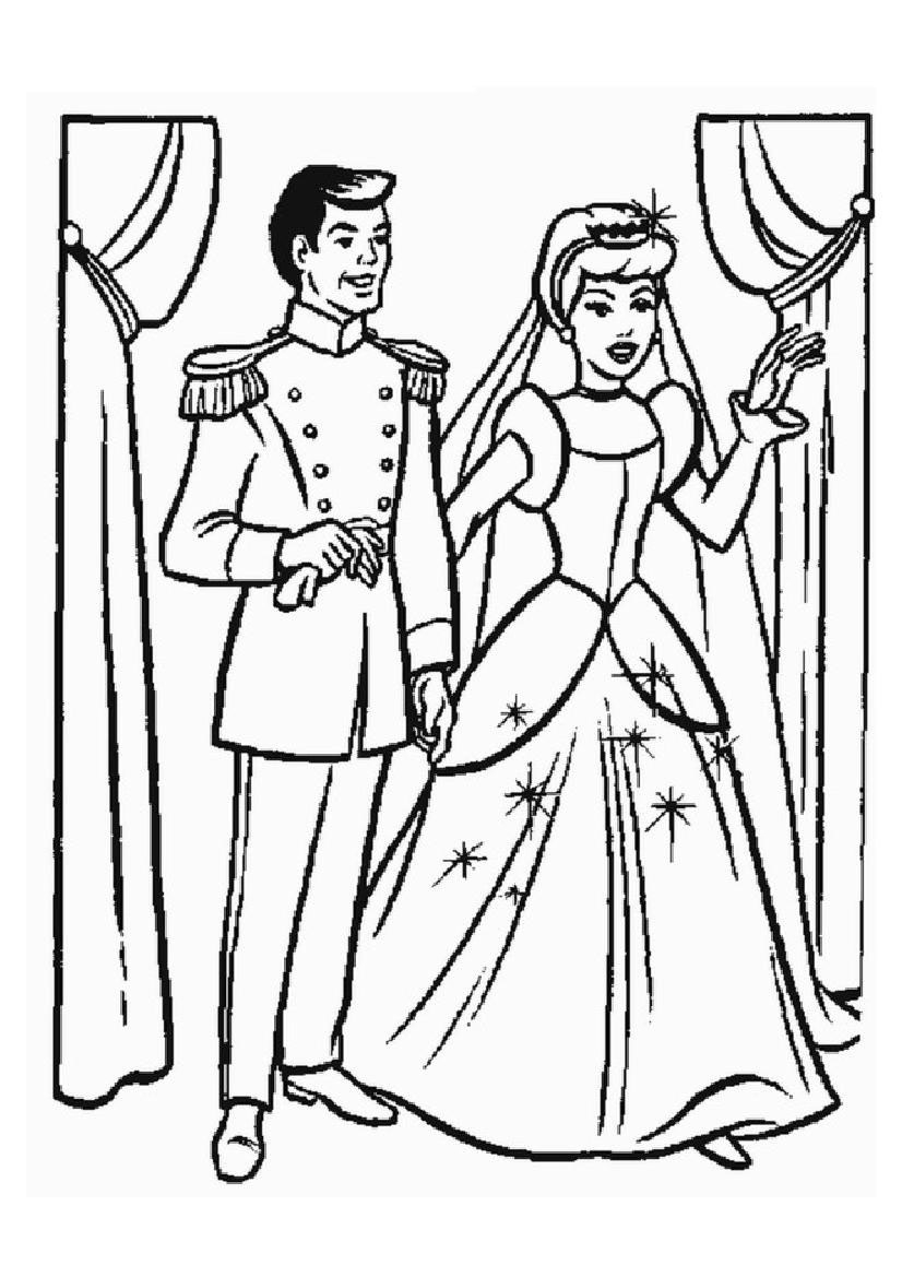 Cendrillon en train de danser au bal dans sa robe élégante