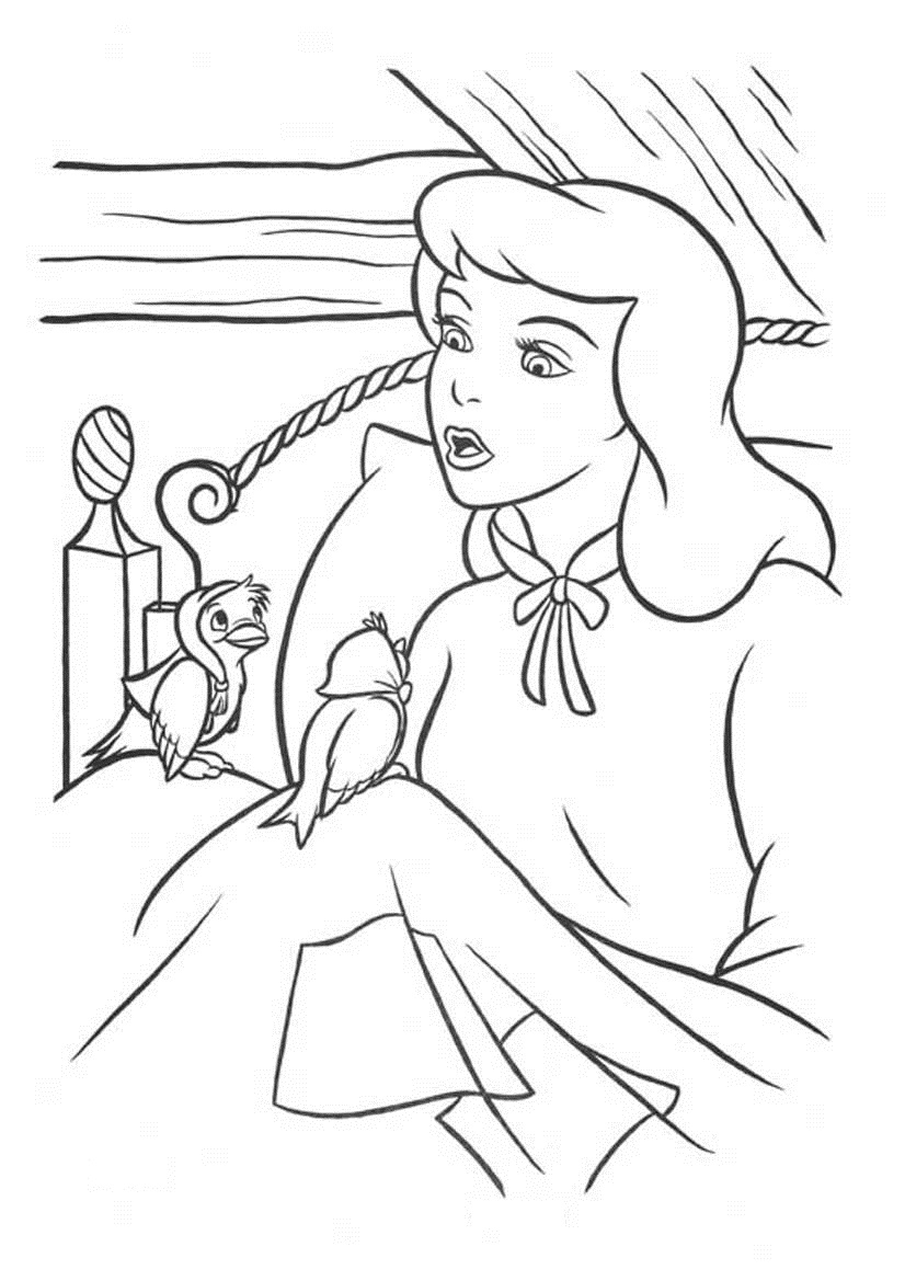 Cendrillon en robe de bal dans son jardin
