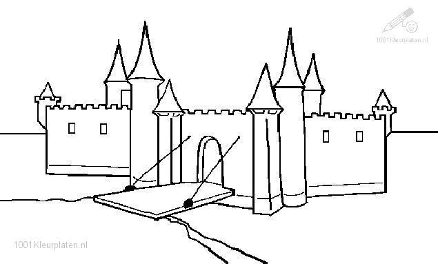 Coloriage d'un château majestueux entouré de nuages