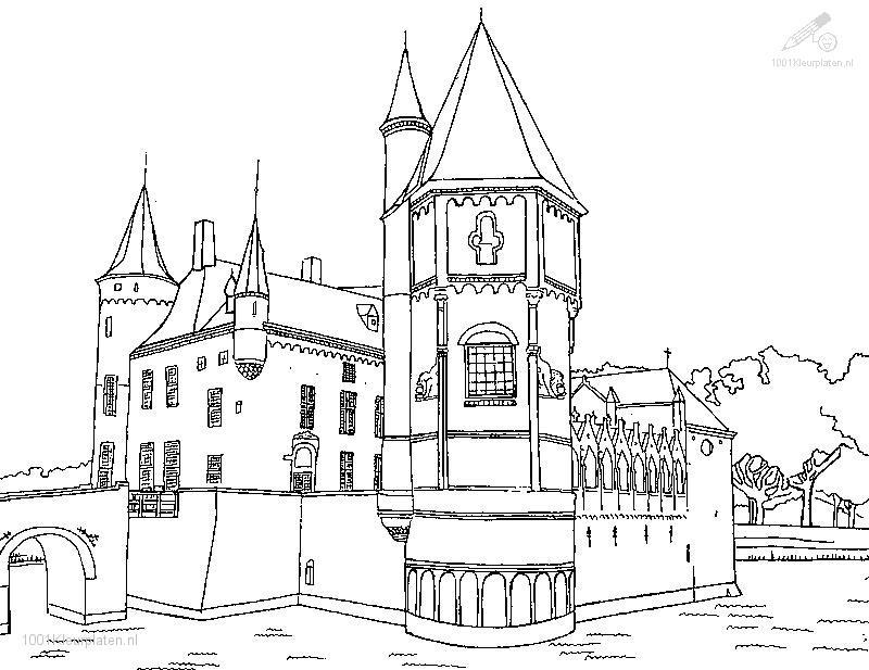 Coloriage d'un château majestueux entouré de verdure