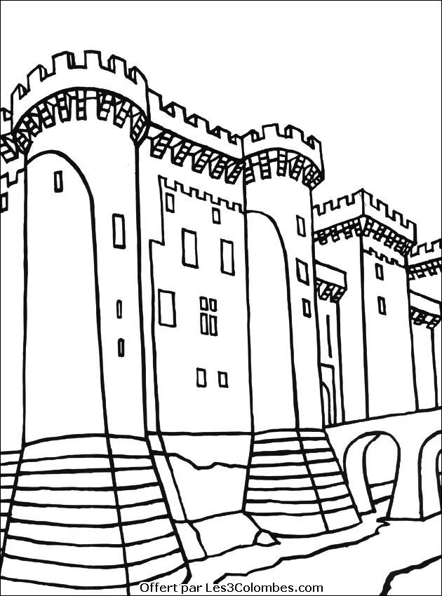 Coloriage d'un château majestueux entouré d'arbres et de nuages