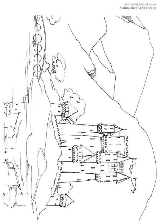 Coloriage d'un château majestueux entouré d'arbres et de nuages