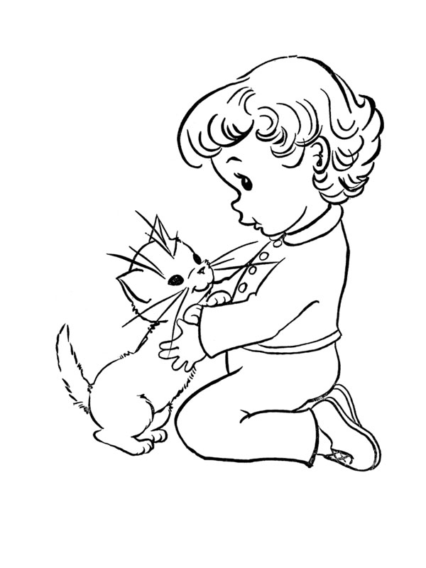 Un chaton espiègle jouant avec une pelote de laine sur un fond simple
