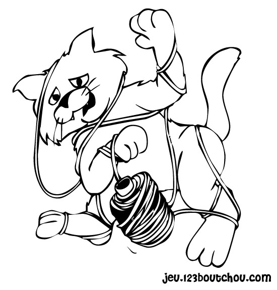 Un chaton mignon assis sur un coussin moelleux
