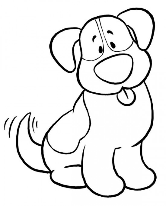 Un chien joyeux courant dans un jardin fleuri