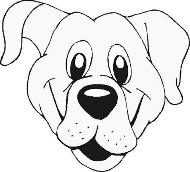 Un chien joyeux assis dans un jardin fleuri