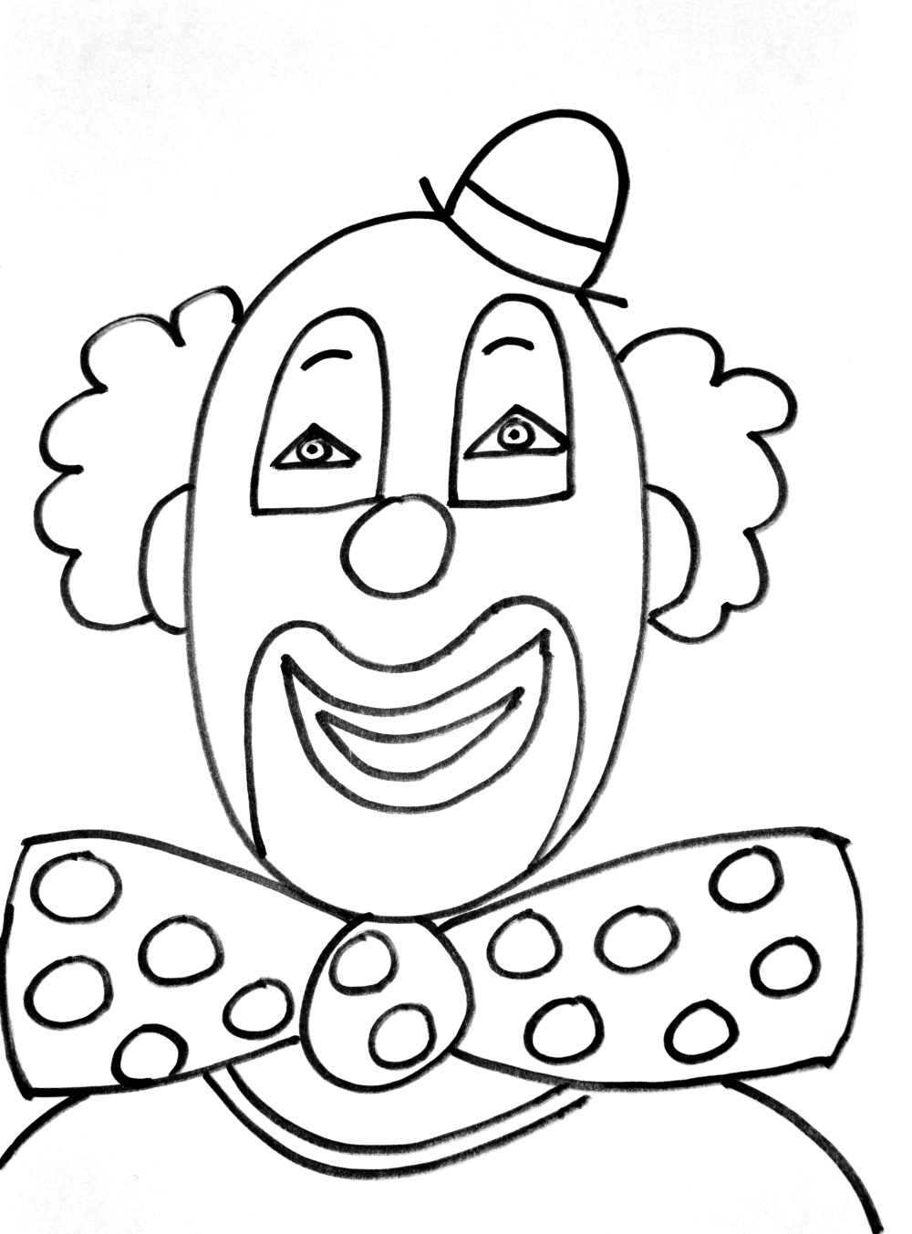 Clown joyeux avec un grand sourire dans un décor festif
