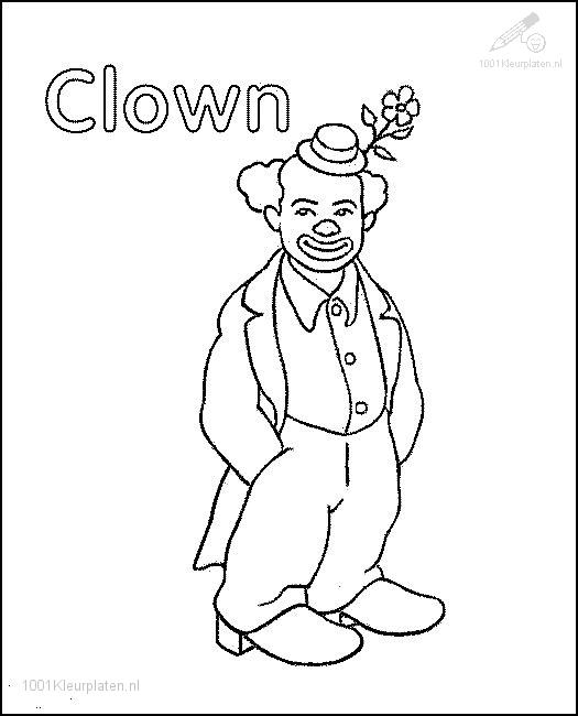 Un clown joyeux avec des ballons dans un décor festif
