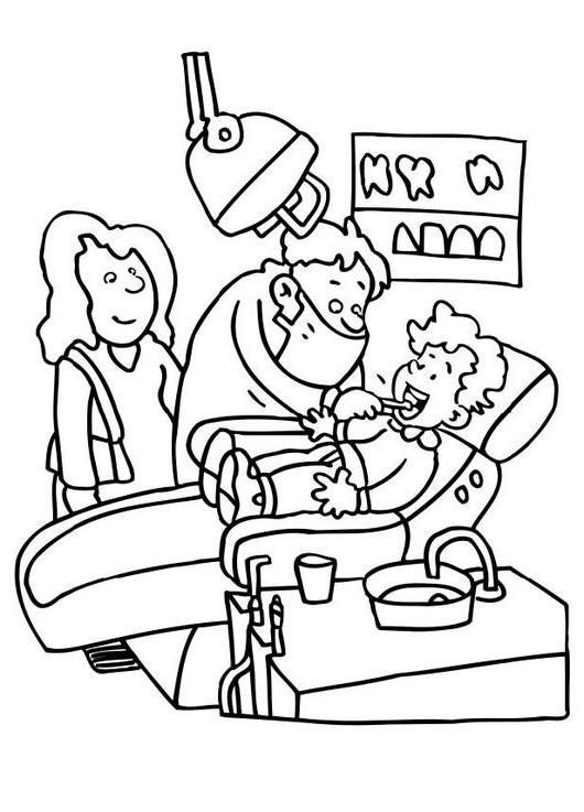 Un dentiste examinant les dents d'un enfant dans un cabinet dentaire