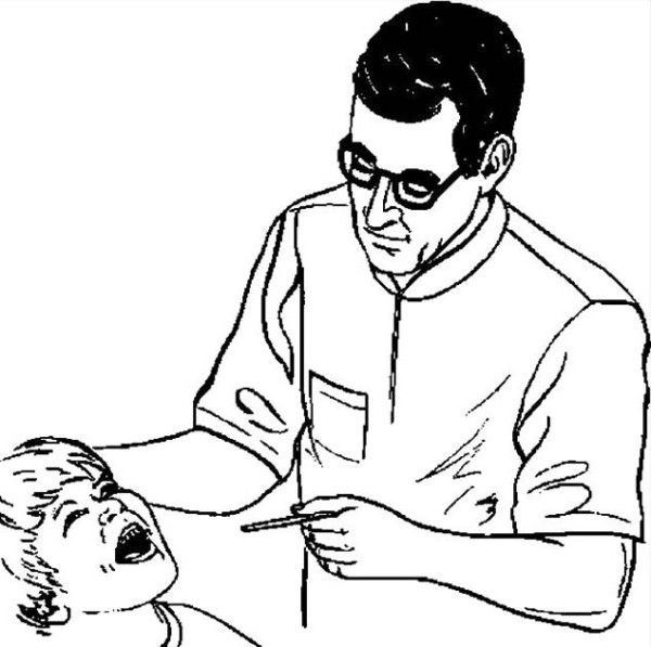 Un dentiste souriant examinant un enfant dans son cabinet
