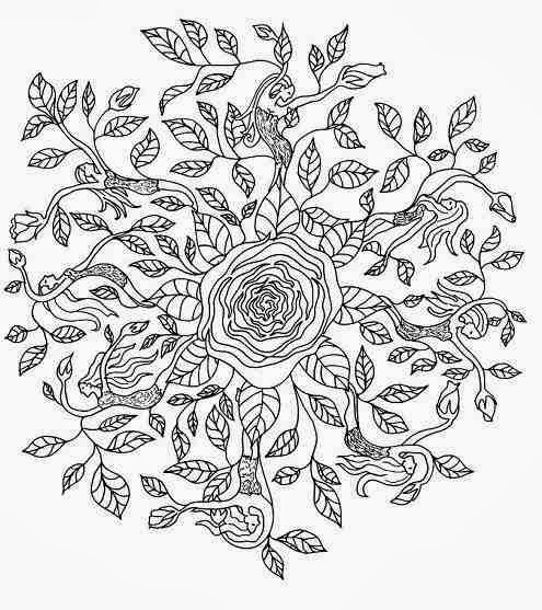 Coloriage d'une elfe souriante dans une forêt enchantée