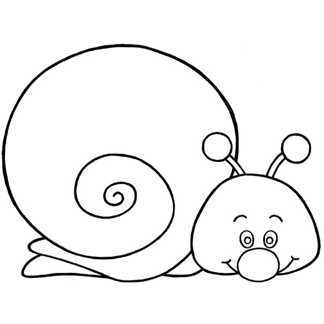 Un escargot sur une feuille avec un paysage de jardin en arrière-plan