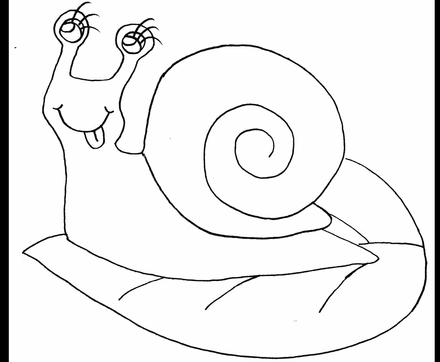 Un escargot paisible sur un chemin ensoleillé
