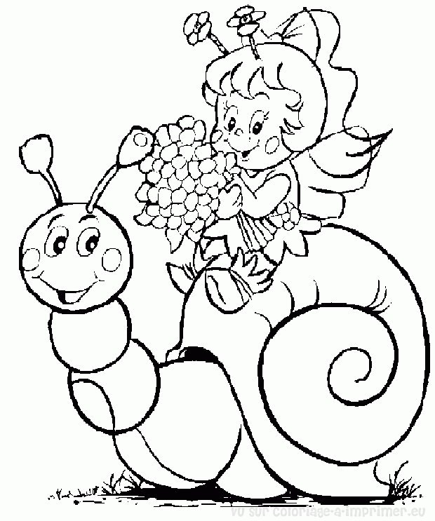 Un escargot joyeux sur un chemin sinueux