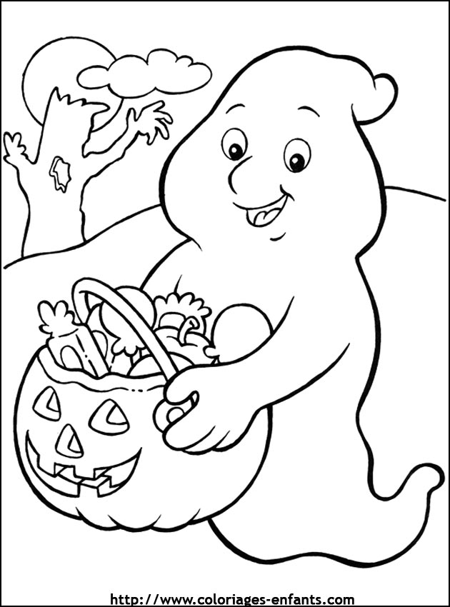 Coloriage d'un fantôme souriant flottant parmi des nuages